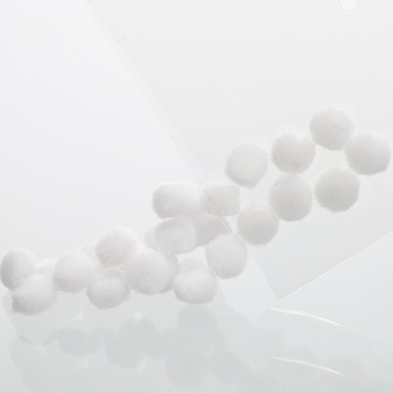 PA Essentials White Pom Pom 7mm 30pc
