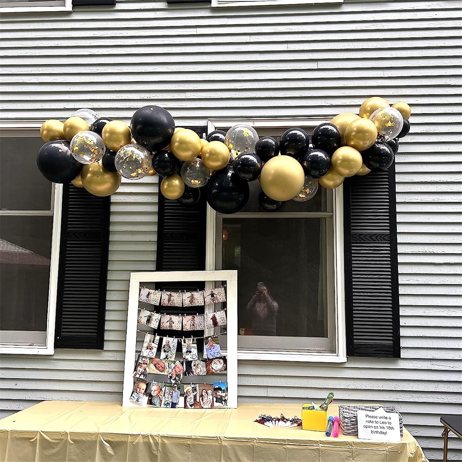 Black and Gold Confetti Balloons 12 Inch Set