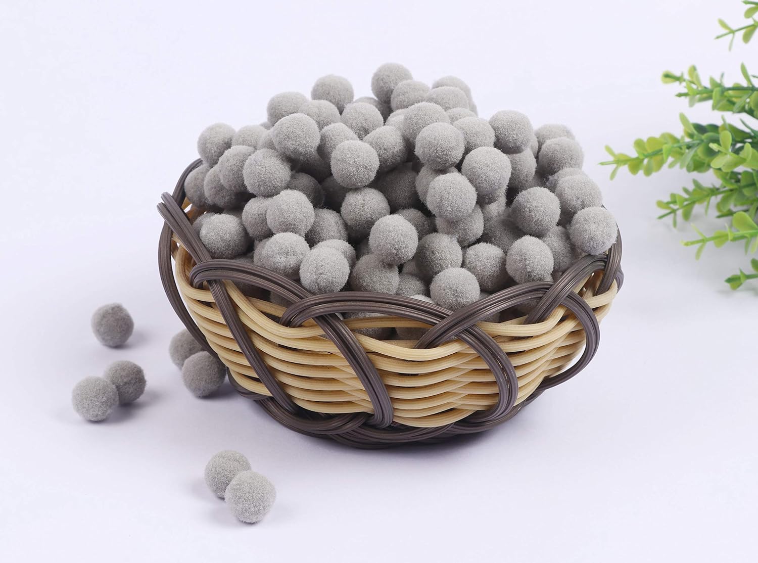YYCRAFT 300pcs Silver 15mm Pom Poms Balls for Decorations